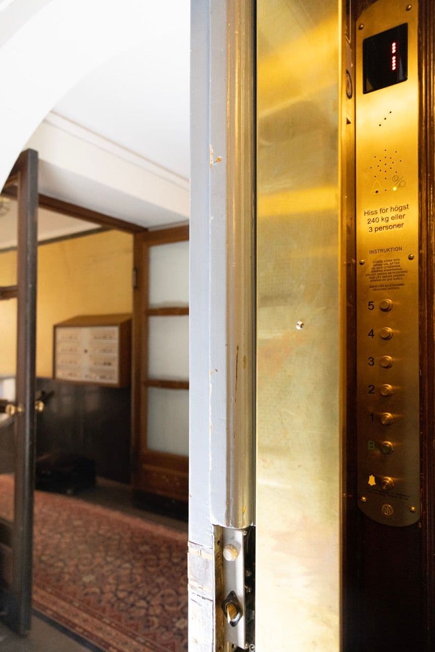 Recessed brass, turn-of-the-century inspired